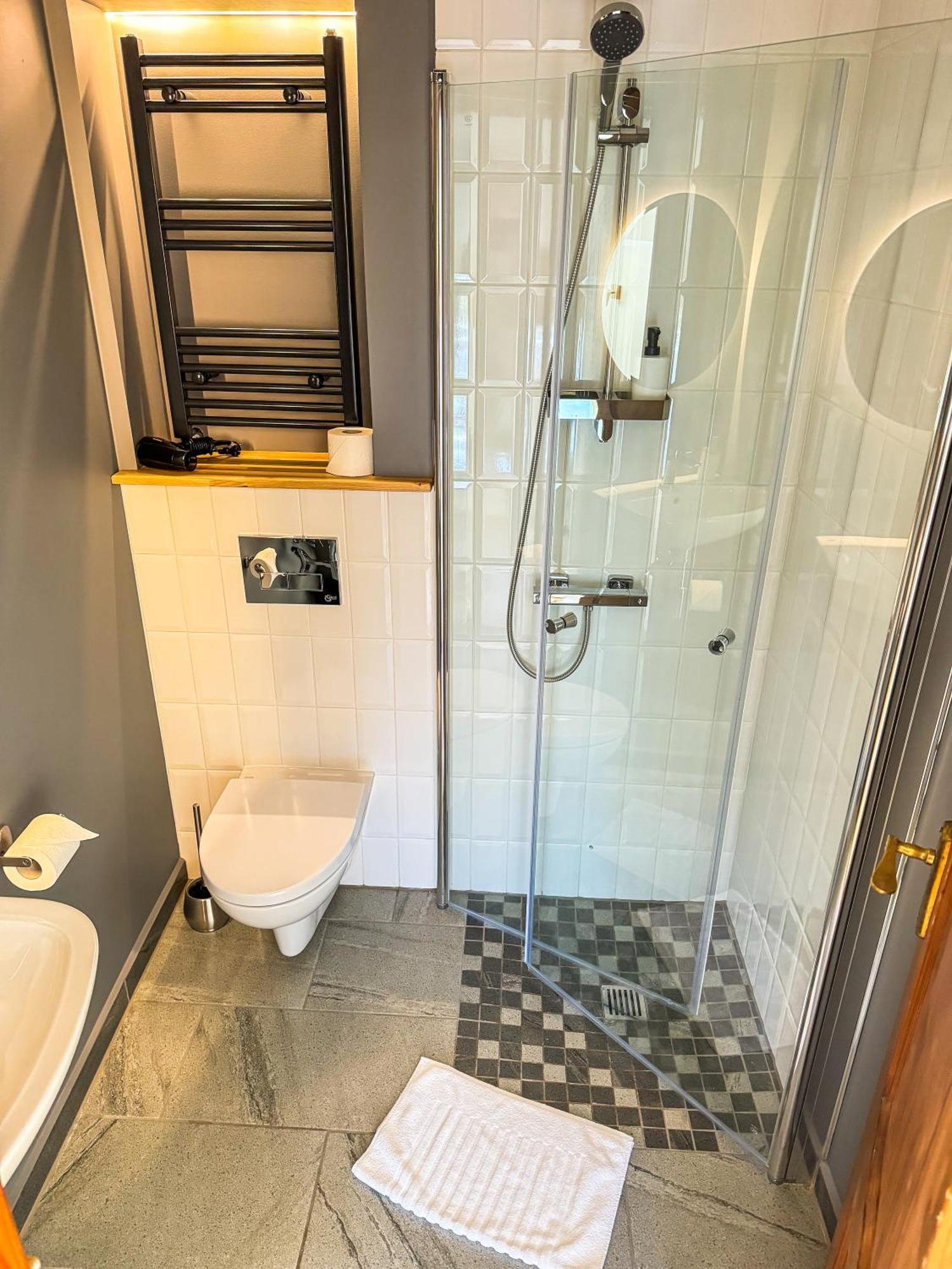 Veldzes Nams Hotel Ventspils Ngoại thất bức ảnh